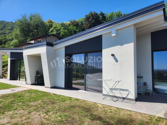 VILLE SINGOLE CON 900 MQ DI GIARDINO