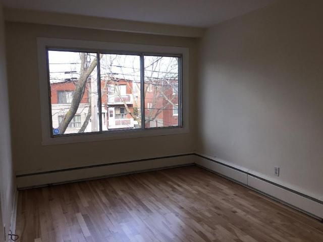 VILLE ST. LAURENT / 3 CHAMBRES / BRIGHT 6 1/2 Upper Duplex