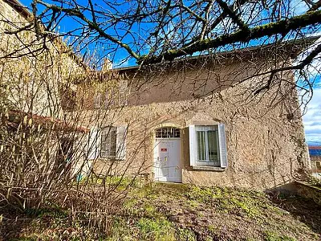 Villemontais 42155 Achat / Vente maison 9 pièces t9 au dernier étage cave