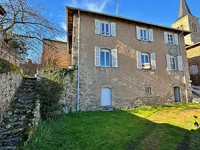Villemontais 42155 Achat / Vente maison 9 pièces t9 au dernier étage cave