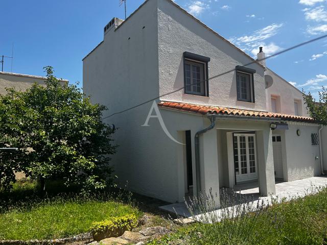 Villemoustaussou Location Maison 11