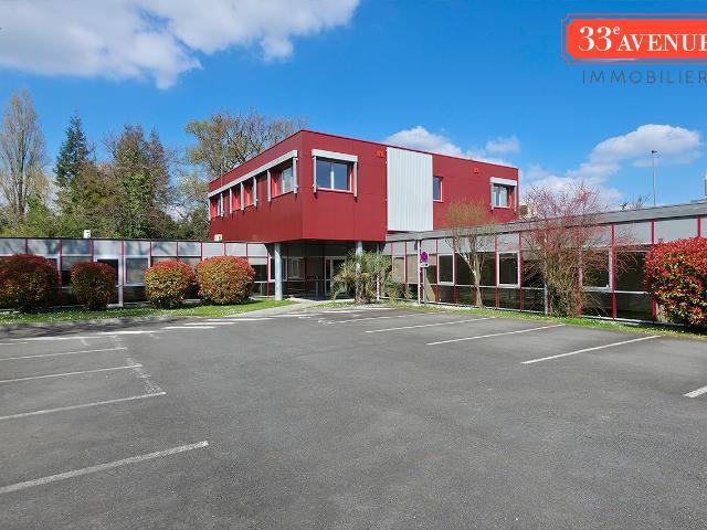 VILLENAVE D ORNON PONT DE LA MAYE BUREAUX 800 M2 PARKING EXTERIEUR