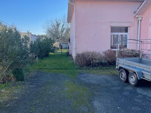 VILLENAVE D'ORNON: MAISON ET LOCAUX PROFESSIONNELS 457 M2 E