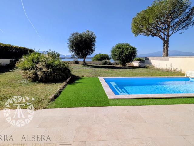 Villeneuve de la Raho Unique ! Villa en première ligne avec vue sur le lac et le Canigou