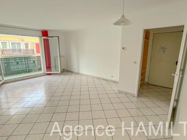 Villeneuve La Garenne, beau T4 de 79 m2 avec terrasse, cave. 79m² Villeneuve la Garenne