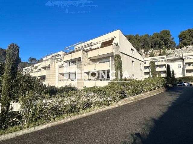 Villeneuve lès Avignon, appartement de type 2 avec Garage résidence sécurisée
