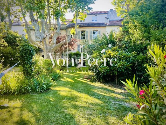 Villeneuve lès Avignon — Une propriété rare, un jardin secre. 490m² Villeneuve lès Avignon