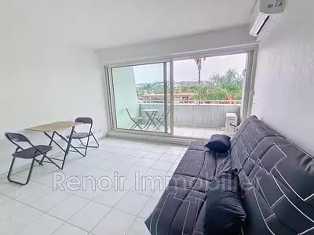 Villeneuve Loubet 06270 Location appartement 1 pièce t1 au dernier étage piscine