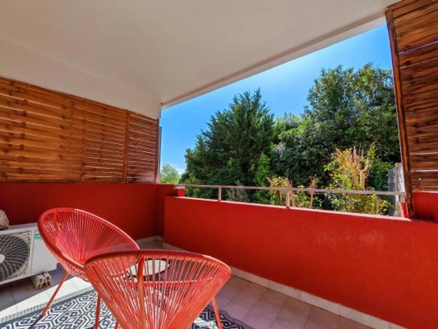 VILLENEUVE LOUBET / 2 PIÈCES TRAVERSANT DE 44 m² EN PARFAIT ÉTAT AVEC TERRASSE, GARAGE ET CAVE