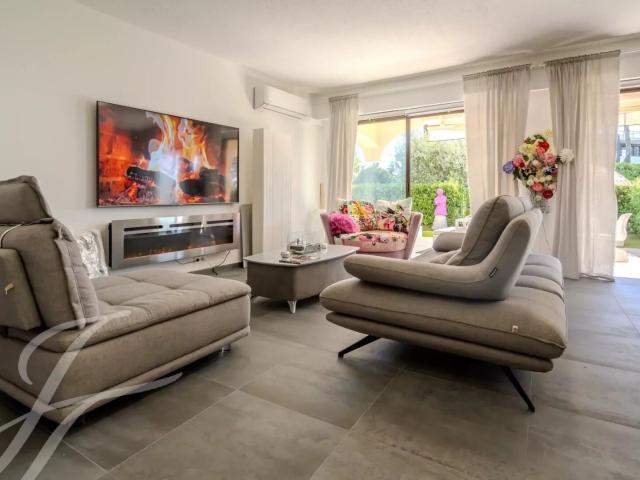 Villeneuve Loubet Appartement de standing en front de mer