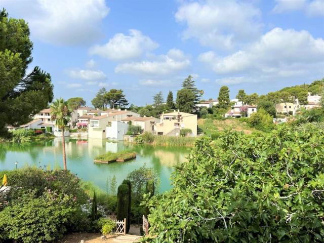 Villeneuve Loubet Hauts de Vaugrenier Villa 5p sur lac