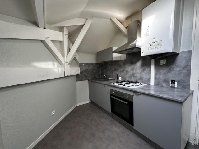 VILLENEUVE SUR LOT, appartement T3 situé au 1er étage avec j