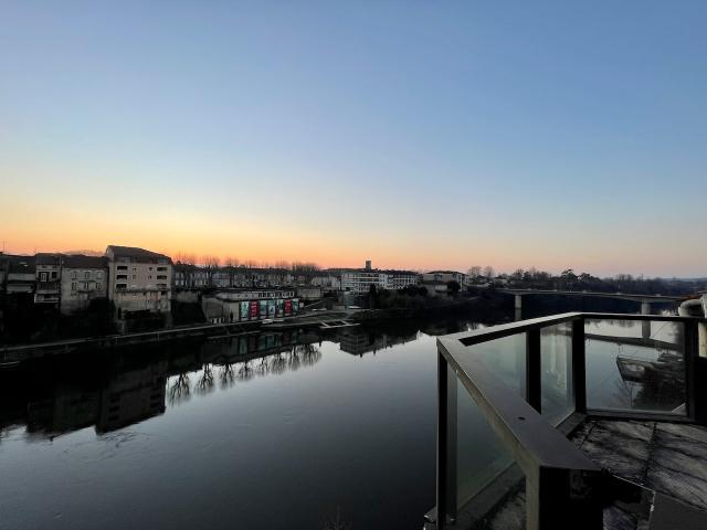 VILLENEUVE SUR LOT, maison d'architecte avec vue sur le Lot