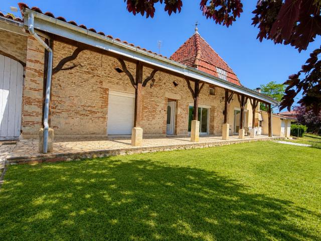 Villeneuve Sur Lot, Maison En Pierre Renovee Avec Grange 180m² Villeneuve sur Lot