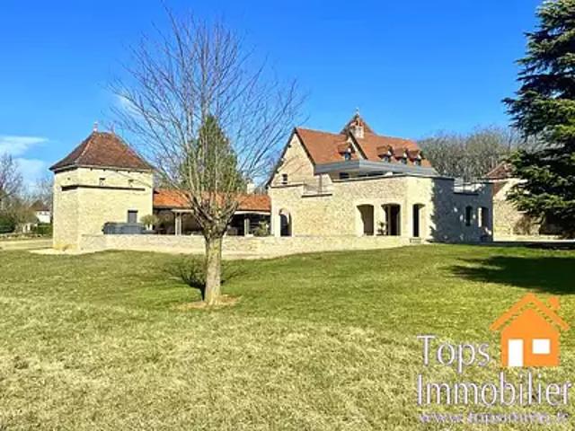 Villeneuve 12260 Achat / Vente maison 10 pièces t10 au dernier étage piscine