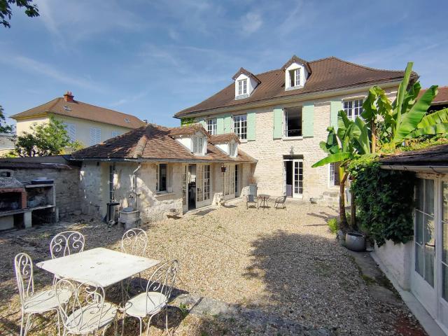 VILLENNES SUR SEINE Jolie maison familiale dans le Triangle d