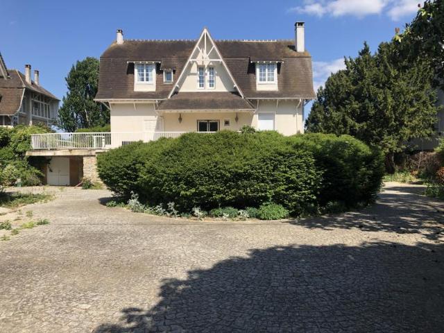 VILLENNES SUR SEINE 8 pièces 205 m2