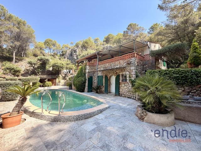 VILLECROZE VILLA T4 PISCINE CARPORT CUISINE D'ETE