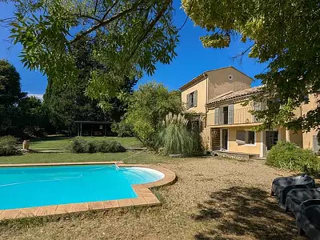 Villecroze 83690 Achat / Vente maison 8 pièces t8 au dernier étage piscine