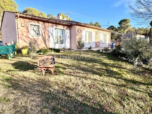 Villecroze 83690 Villa de plain pied 3 Chambres Piscine Garage