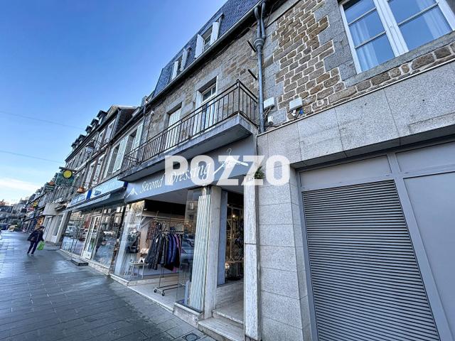 VILLEDIEU LES POELES, immeuble mixte en centre ville