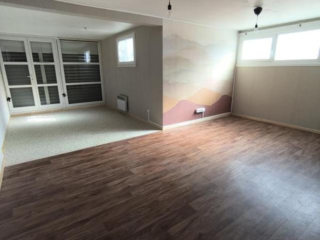 VILLEFONTAINE bureau 100 m²