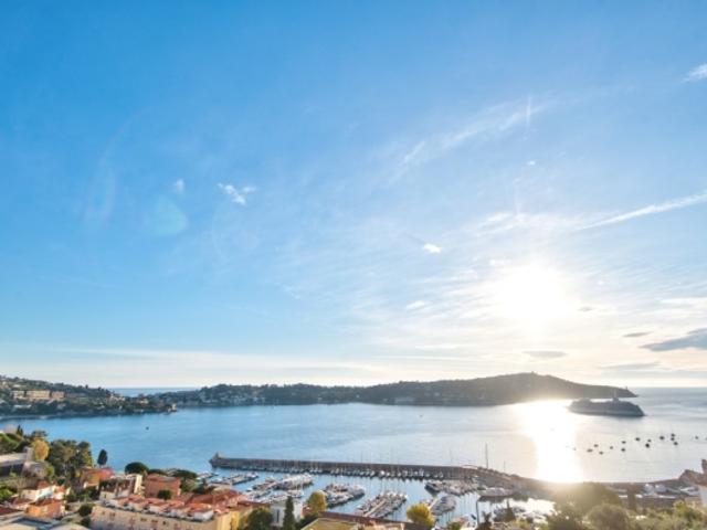 VILLEFRANCHE SUR MER 4 PIECES DE 105M² A VENDRE SUPERBE VUE MER/CAP FERRAT PISCINE PROCHE CENTRE/PLAGE CAVE STATIONNEMENT GARAGE 26M²