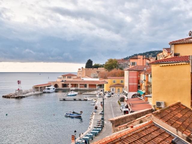 VILLEFRANCHE SUR MER VIEILLE VILLE APPARTEMENT 3 PIECES DE 48.79M² A VENDRE RENOVE PROCHE DES PLAGES ET DE TOUTES COMMODITES