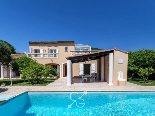 VILLEFRANCHE SUR MER VILLA 8 PIÈCES 200 M² PISCINE TERRAIN DE 1 500 M² TERRASSES STATIONNEMENTS