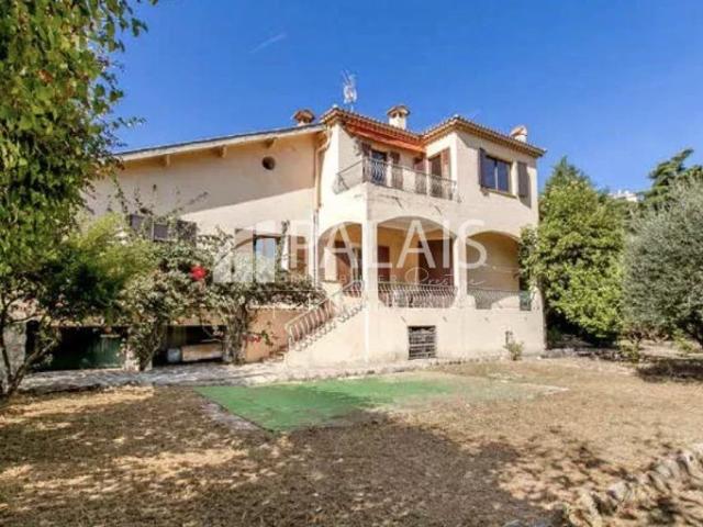 VILLEFRANCHE SUR MER / VILLA PROVENÇALE DE 159 M², TERRAIN À RÉNOVER, OFFRANT UN GROS POTENTIEL PRIX: 1 890 000 €