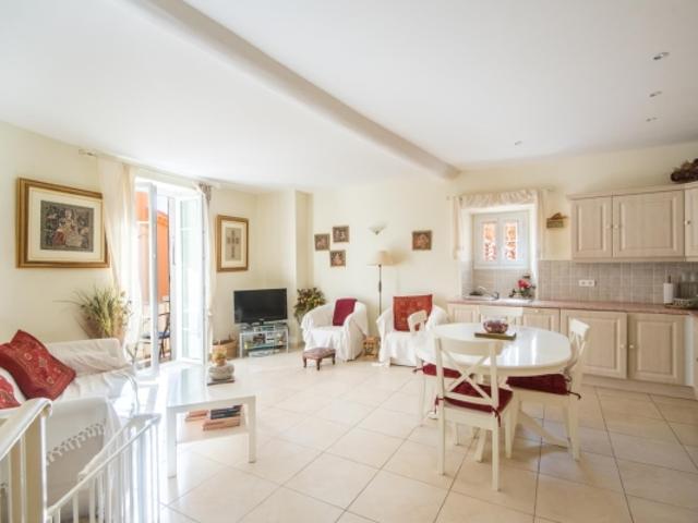 VILLEFRANCHE SUR MER APPARTEMENT 4 PIECES DE 80M² A VENDRE BALCON PROCHE DES PLAGES LUMINEUX VUE MER