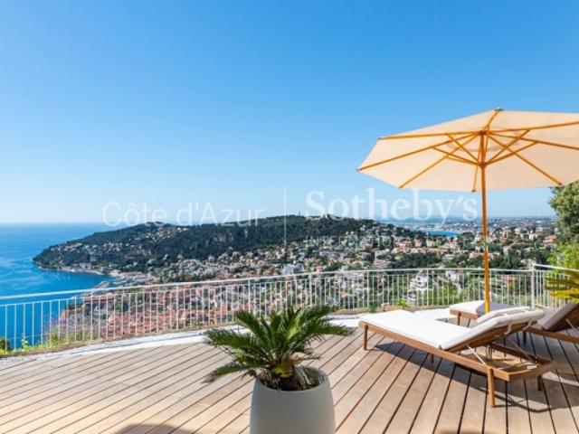 Villefranche sur Mer, appartement avec jardin, terrasse et vue panoramique sur la rade