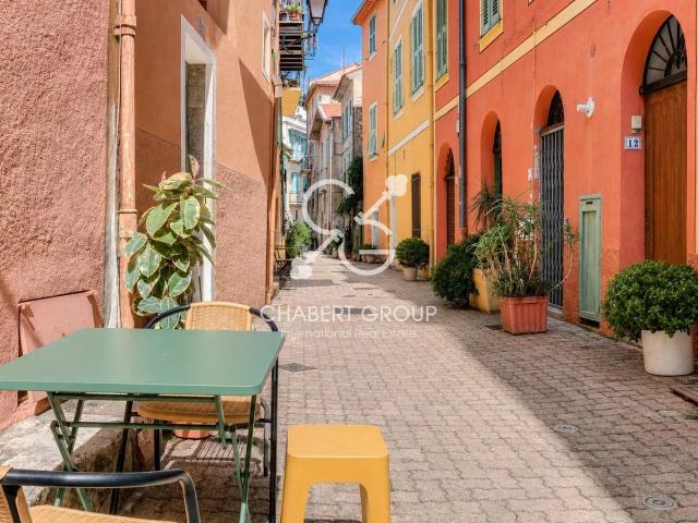 VILLEFRANCHE SUR MER – APPARTEMENT – STUDIO MEZZANINE – 39 M² – VIEILLE VILLE – EXTÉRIEUR – À 200 M DE LA MER FORTE RENTABILITÉ LOCATIVE