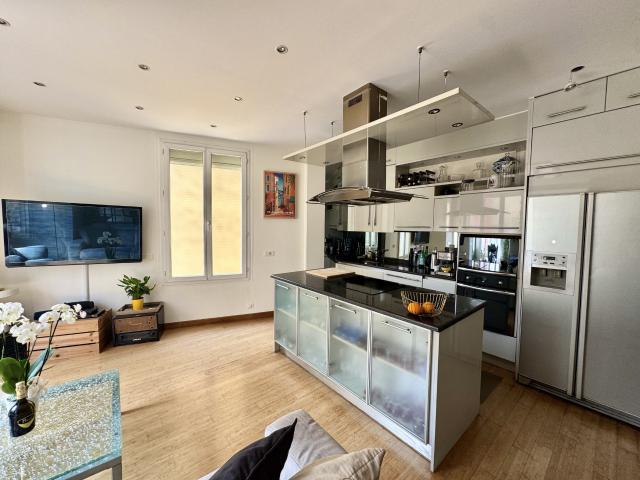 VILLEFRANCHE SUR MER BEL APPARTEMENT 4 PIÈCES DE 89M2 EN PLEIN CENTRE