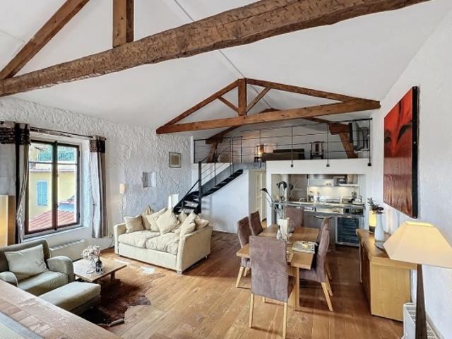 VILLEFRANCHE SUR MER CENTRE HISTORIQUE MAGNIFIQUE LOFT 3 PIECES DE 98M2 EN DUPLEX ENTIEREMENT RENOVE, VUE MER
