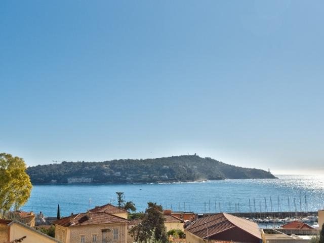 VILLEFRANCHE SUR MER CENTRE VILLE STUDIO DE 23.80M² A VENDRE RENOVE BELLES PRESTATIONS BALCON VUE MER FACILITE DE STATIONNEMENT