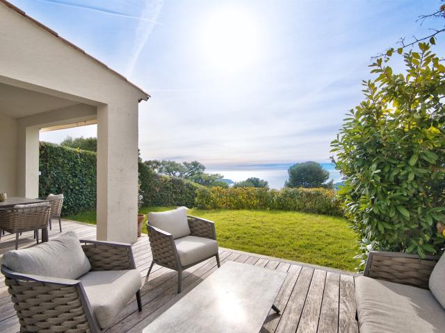 Villefranche Sur Mer, dans le secteur prisé du Col, découvre. 131m² Villefranche sur Mer