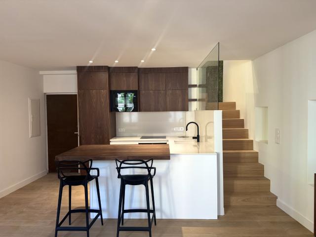 VILLEFRANCHE SUR MER MAGNIFIQUE DUPLEX DE 46M2 RÉNOVÉ AVEC VUE MER