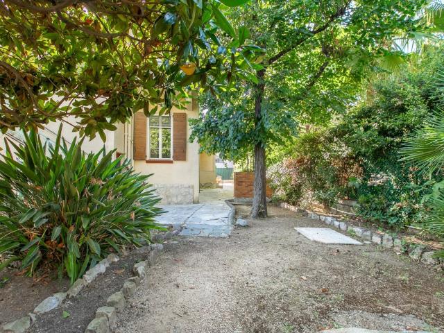 Villefranche sur Mer, secteur Corne d'Or, villa provençale à. 158m² Villefranche sur Mer