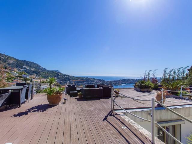 Villefranche sur Mer, superbe villa avec piscine, solarium, vue mer panoramique