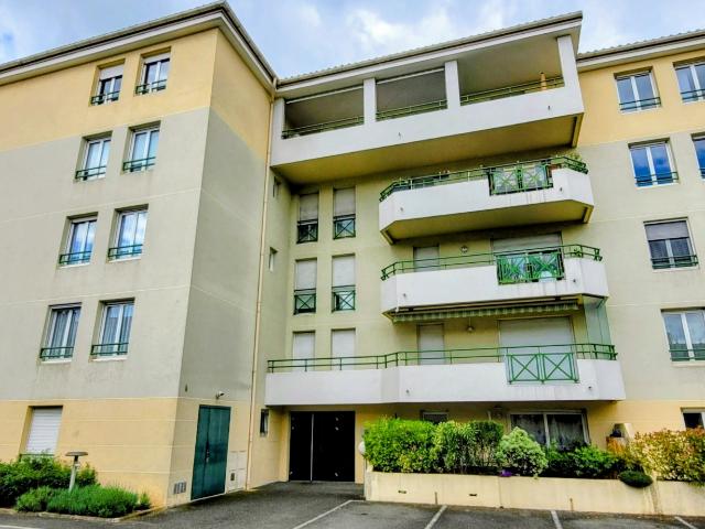 VILLEFRANCHE SUR SAÔNE. Appartement en résidence sécurisée avec balcon et garage en sous sol