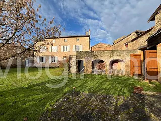 Villefranche sur Saône 69400 Achat / Vente maison 7 pièces t7 au dernier étage cave