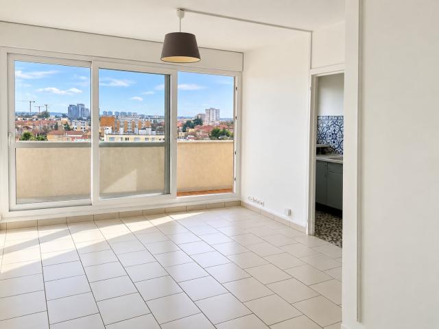 VILLEJUIF GRAND STUDIO AVEC BALCON MÉTRO LIGNE 7