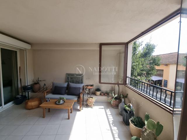 Villelaure Appartement T3 de 100 m2 avec loggia + garage de 100 m2
