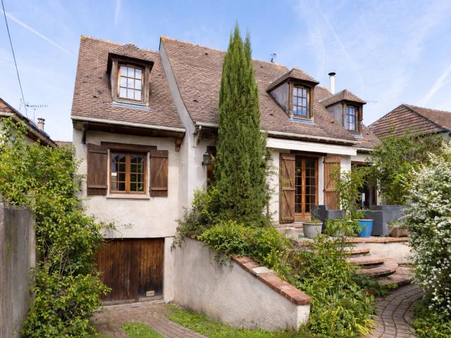 VILLEPREUX MAISON 4 CHAMBRES AVEC SOUS SOL ET JARDIN