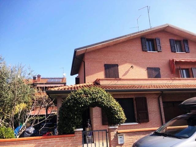 villetta trifamigliare in affitto a Ferrara, Via Bologna