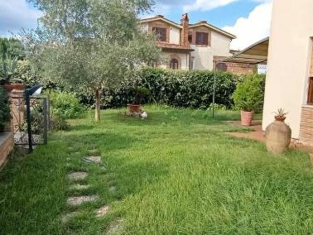 Villetta trifamiliare in vendita a Montarioso Monteriggioni 250 mq Rif: 1425443