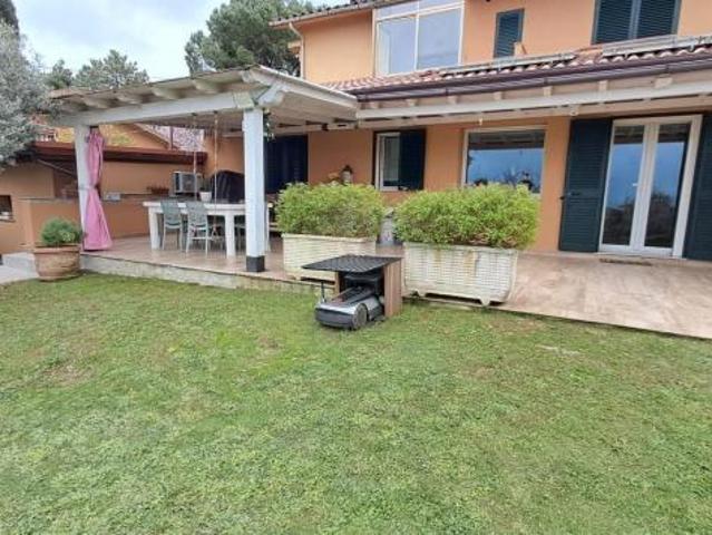 Villetta trifamiliare in vendita a Montescudaio 104 mq Rif: 1413145