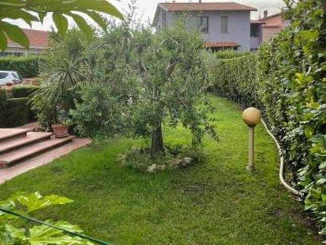 Villetta trifamiliare in vendita a Ghezzano San Giuliano Terme 100 mq Rif: 1417285