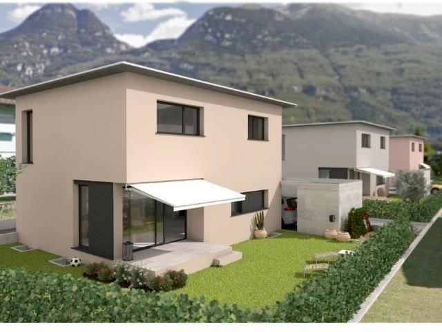 VILLETTA UNIFAMILIARE CON GIARDINO E VISTA APERTA